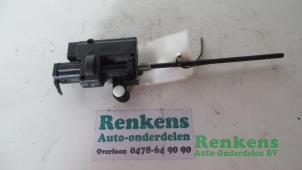 Used Central locking motor Renault Clio III (BR/CR) 1.2 16V 65 Price € 20,00 Margin scheme offered by Renkens Auto-Onderdelen B.V.