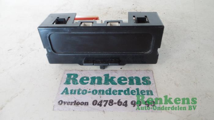 Used Interior display Renault Megane II CC (EM) 2.0 16V Price € 20,00 Margin scheme offered by Renkens Auto-Onderdelen B.V.