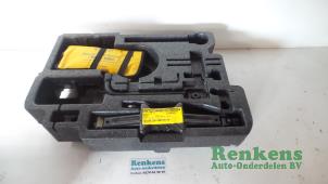 Used Tool set Renault Megane II CC (EM) 2.0 16V Price € 35,00 Margin scheme offered by Renkens Auto-Onderdelen B.V.
