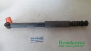 Used Rear shock absorber, left Renault Clio III (BR/CR) 1.6 16V Price € 15,00 Margin scheme offered by Renkens Auto-Onderdelen B.V.