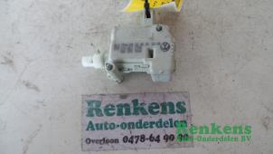 Used Central locking motor Volkswagen Golf IV (1J1) 1.6 Price € 15,00 Margin scheme offered by Renkens Auto-Onderdelen B.V.