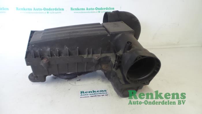 Begagnade Luftfilterhus Volkswagen Passat (3C2) 2.0 TDI 16V 140 Pris € 35,00 Marginaltabell erbjuds av Renkens Auto-Onderdelen B.V.