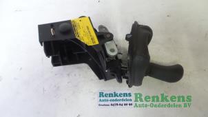 Usagé Levier de vitesse Renault Scénic II (JM) 1.6 16V Prix € 40,00 Règlement à la marge proposé par Renkens Auto-Onderdelen B.V.