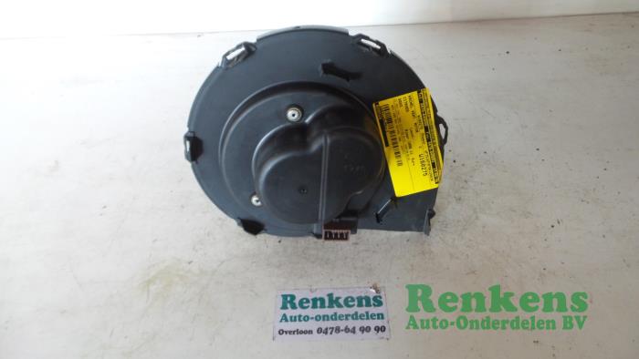 Heating and ventilation fan motor from a Citroën Saxo 1.4i SX,VSX 1996