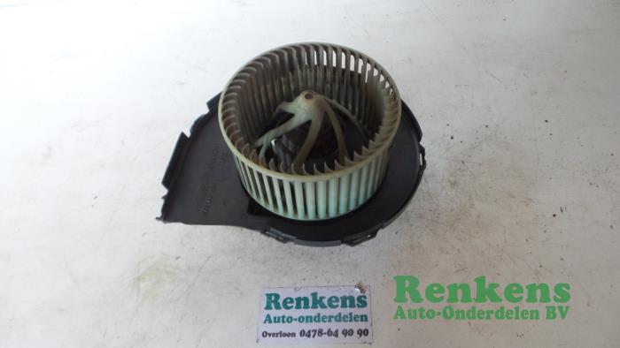 Heating and ventilation fan motor from a Citroën Saxo 1.4i SX,VSX 1996