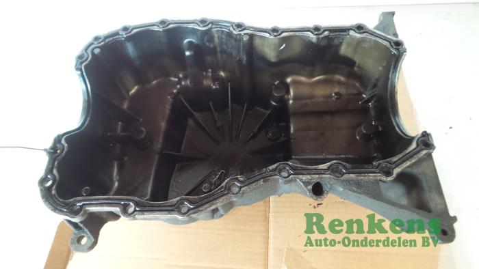 Usagé Couvercle carter Renault Scénic II (JM) 1.5 dCi 80 Prix € 50,00 Règlement à la marge proposé par Renkens Auto-Onderdelen B.V.