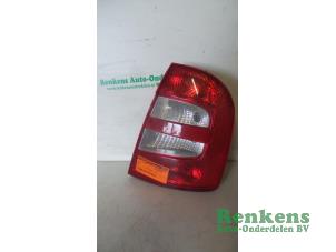 Gebrauchte Rücklicht rechts Skoda Fabia (6Y2) 1.4i 16V Preis € 20,00 Margenregelung angeboten von Renkens Auto-Onderdelen B.V.