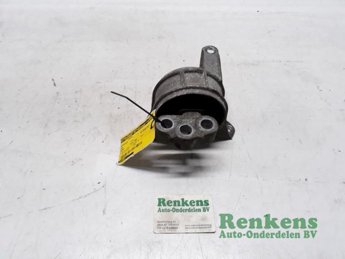 Used Engine mount Opel Astra H (L48) 1.4 16V Twinport Price € 25,00 Margin scheme offered by Renkens Auto-Onderdelen B.V.