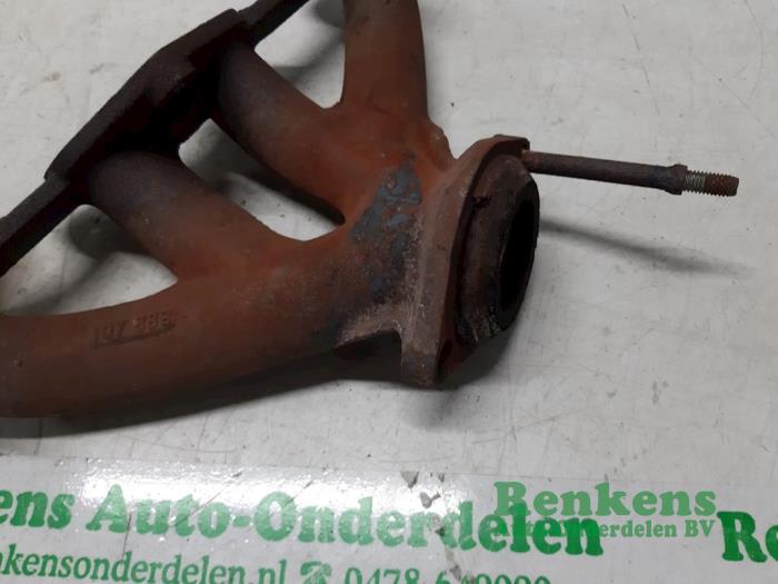 Exhaust manifold from a Renault Twingo (C06) 1.2 2002