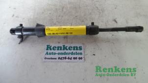 Usados Amortiguador de gas de capota Opel Astra G (F67) 1.6 16V Precio € 20,00 Norma de margen ofrecido por Renkens Auto-Onderdelen B.V.