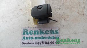 Usagé Serrure boîtier tableau de bord Volkswagen Caddy II (9K9A) 1.9 SDI Prix € 10,00 Règlement à la marge proposé par Renkens Auto-Onderdelen B.V.