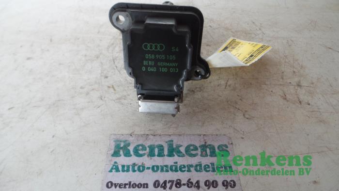Usagé Bobine Audi A4 Avant (B5) 1.8 20V Turbo Prix € 15,00 Règlement à la marge proposé par Renkens Auto-Onderdelen B.V.