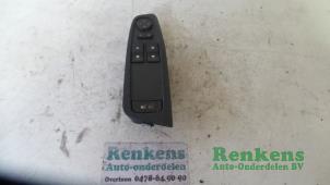 Usados Interruptor de ventanilla eléctrica Fiat Stilo (192A/B) 1.9 JTD 115 Precio € 20,00 Norma de margen ofrecido por Renkens Auto-Onderdelen B.V.