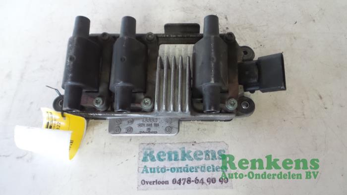 Usagé Bobine Audi A4 Cabrio (B7) 2.4 V6 30V Prix € 40,00 Règlement à la marge proposé par Renkens Auto-Onderdelen B.V.