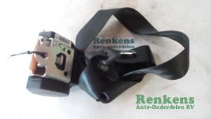 Usagé Ceinture arrière gauche Peugeot 207 CC (WB) 1.6 16V Prix € 30,00 Règlement à la marge proposé par Renkens Auto-Onderdelen B.V.