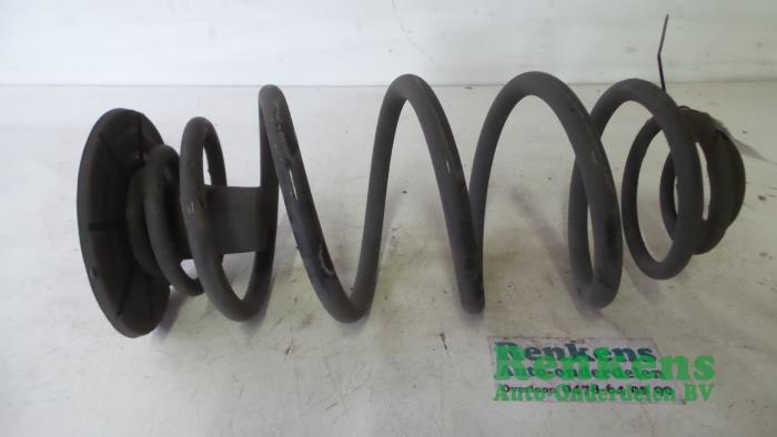 Rear coil spring from a Opel Combo Tour (Corsa C) 1.4 16V Twin Port 2005