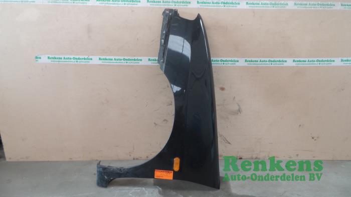 Front wing, left from a Volkswagen Polo III Classic (6KV2) 1.9 SDI 2000