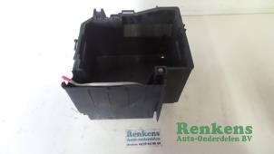 Used Battery box BMW Mini One/Cooper (R50) 1.6 16V One Price € 25,00 Margin scheme offered by Renkens Auto-Onderdelen B.V.