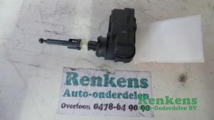 Used Headlight motor Peugeot 307 Break (3E) 1.6 HDiF 110 16V Price € 10,00 Margin scheme offered by Renkens Auto-Onderdelen B.V.
