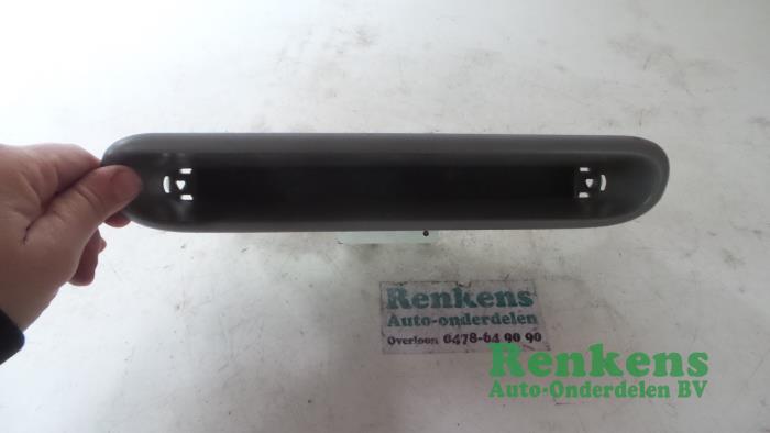 Begagnade Innerdisplay Renault Twingo (C06) 1.2 Pris € 20,00 Marginaltabell erbjuds av Renkens Auto-Onderdelen B.V.