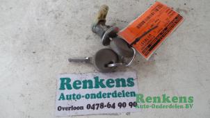 Used Door lock cylinder, left Renault Twingo (C06) 1.2 Price € 15,00 Margin scheme offered by Renkens Auto-Onderdelen B.V.