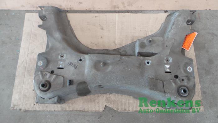 Used Subframe Renault Scénic II (JM) 2.0 16V Price € 60,00 Margin scheme offered by Renkens Auto-Onderdelen B.V.