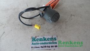 Used Steering wheel mounted radio control Renault Twingo (C06) 1.2 Price € 15,00 Margin scheme offered by Renkens Auto-Onderdelen B.V.