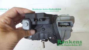 Używane Mechanizm blokady drzwi lewych przednich wersja 4-drzwiowa Citroen Xsara Picasso (CH) 1.8 16V Cena € 35,00 Procedura marży oferowane przez Renkens Auto-Onderdelen B.V.