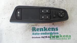 Usados Interruptor de ventanilla eléctrica Fiat Stilo (192A/B) 1.6 16V 3-Drs. Precio € 20,00 Norma de margen ofrecido por Renkens Auto-Onderdelen B.V.