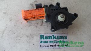 Używane Silnik szyby drzwiowej Fiat Stilo (192A/B) 1.6 16V 3-Drs. Cena € 20,00 Procedura marży oferowane przez Renkens Auto-Onderdelen B.V.