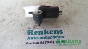 Used Windscreen washer pump Opel Astra F (53/54/58/59) 1.6i Price € 7,50 Margin scheme offered by Renkens Auto-Onderdelen B.V.