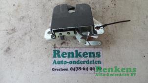 Używane Mechanizm zamka tylnej klapy Seat Leon (1M1) 1.6 16V Cena € 20,00 Procedura marży oferowane przez Renkens Auto-Onderdelen B.V.