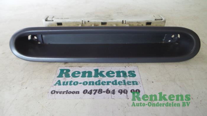 Begagnade Innerdisplay Renault Twingo (C06) 1.2 Pris € 15,00 Marginaltabell erbjuds av Renkens Auto-Onderdelen B.V.