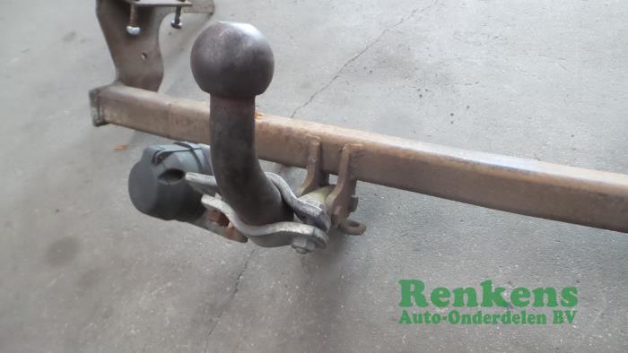 suzuki baleno towbar