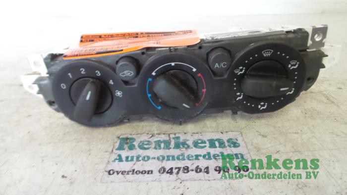 Heater control panel from a Ford Focus 2 Wagon 1.6 TDCi 16V 90 2005
