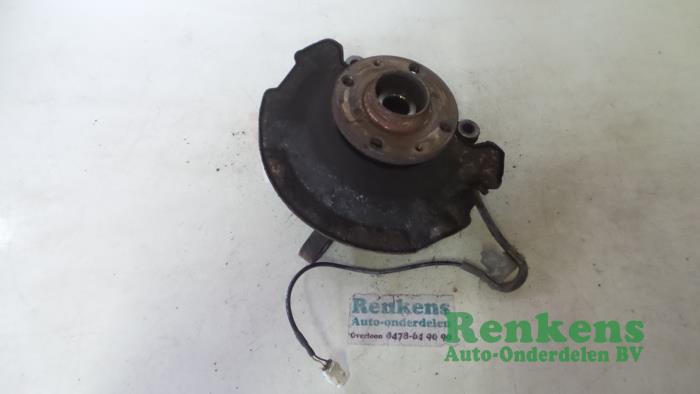 Knuckle, front right from a Opel Agila (B) 1.0 12V 2009