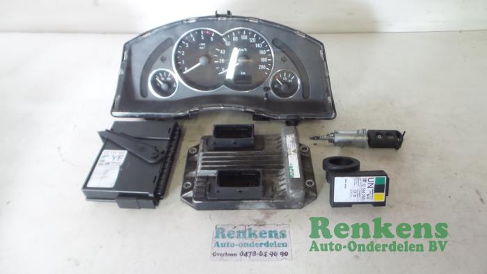 Used Engine management computer Opel Meriva (A) 1.7 CDTI 16V Price € 75,00 Margin scheme offered by Renkens Auto-Onderdelen B.V.