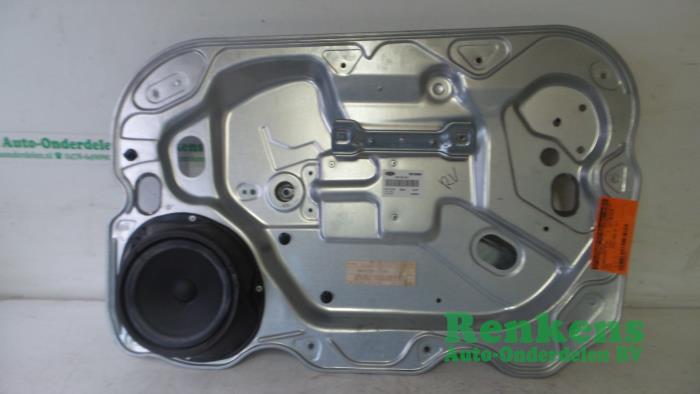 Window mechanism 4-door, front right from a Ford Focus 2 2.0 TDCi 16V 2008