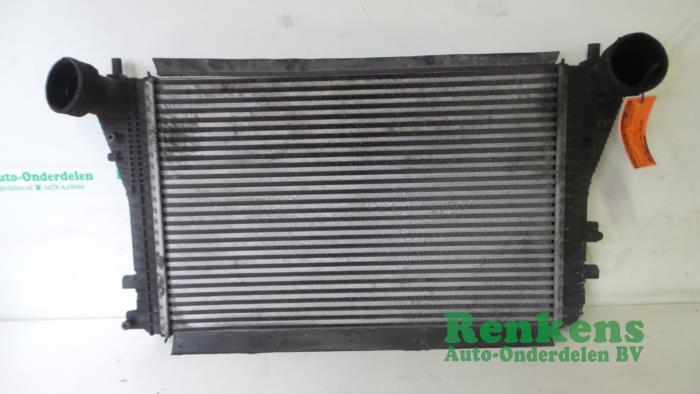 Used Intercooler Volkswagen Passat (3C2) 2.0 TDI 16V 140 Price € 50,00 Margin scheme offered by Renkens Auto-Onderdelen B.V.