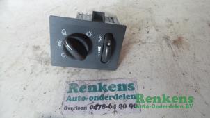 Usados Interruptor de luz Opel Sintra 2.2i GLS,CD 16V Precio € 20,00 Norma de margen ofrecido por Renkens Auto-Onderdelen B.V.