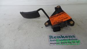 Used Accelerator pedal Renault Scénic II (JM) 1.9 dCi 115 Price € 35,00 Margin scheme offered by Renkens Auto-Onderdelen B.V.