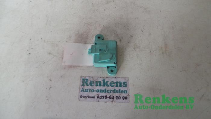 Gebrauchte Airbag Sensor Opel Astra G (F07) 1.8 16V Preis € 20,00 Margenregelung angeboten von Renkens Auto-Onderdelen B.V.