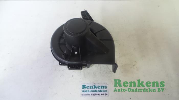 Heating and ventilation fan motor from a Volkswagen Polo IV (9N1/2/3) 1.4 TDI 80 2008