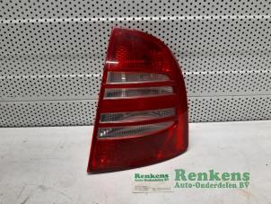 Used Taillight, right Skoda Superb (3U4) 2.5 TDI V6 24V Price € 35,00 Margin scheme offered by Renkens Auto-Onderdelen B.V.
