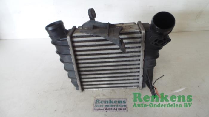 Usados Intercooler Volkswagen Polo IV (9N1/2/3) 1.4 TDI 80 Precio € 40,00 Norma de margen ofrecido por Renkens Auto-Onderdelen B.V.