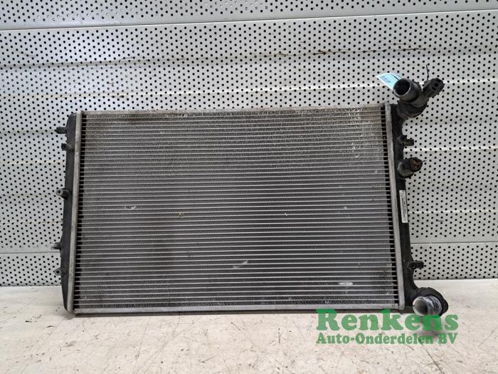 Usagé Radiateur Volkswagen Polo IV (9N1/2/3) 1.4 TDI 75 Prix € 25,00 Règlement à la marge proposé par Renkens Auto-Onderdelen B.V.