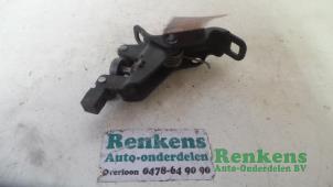 Used Sliding door roller, left Opel Combo Tour (Corsa C) 1.3 CDTI 16V Price € 15,00 Margin scheme offered by Renkens Auto-Onderdelen B.V.