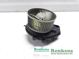 Usados Motor de ventilador de calefactor Volkswagen Passat Variant (3B6) 1.9 TDI 130 Precio € 30,00 Norma de margen ofrecido por Renkens Auto-Onderdelen B.V.