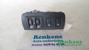 Usados Interruptor de luz Renault Megane III Grandtour (KZ) 1.5 dCi 110 Precio € 15,00 Norma de margen ofrecido por Renkens Auto-Onderdelen B.V.