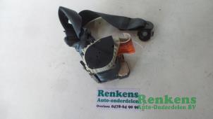 Usados Cinturón de seguridad derecha detrás Renault Clio II (BB/CB) 1.2 16V Precio € 25,00 Norma de margen ofrecido por Renkens Auto-Onderdelen B.V.